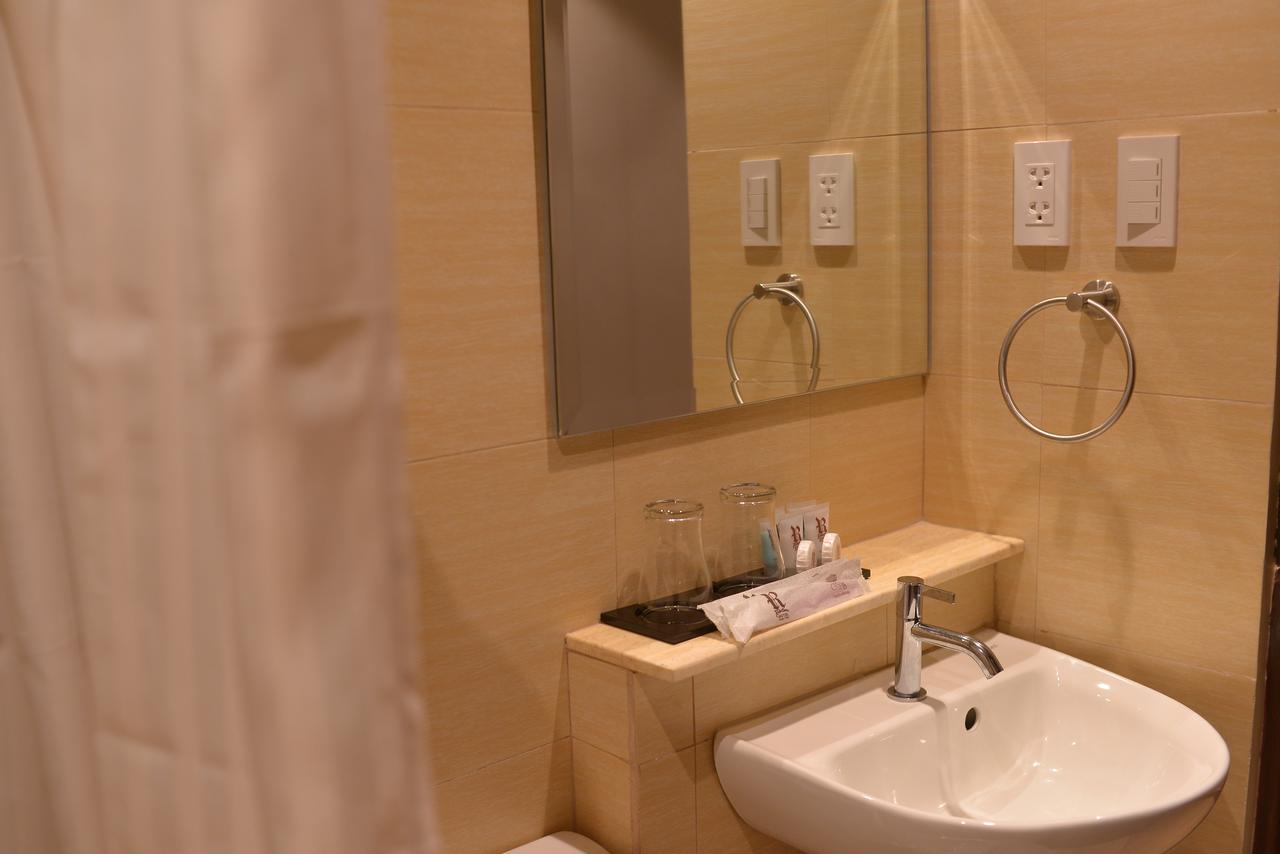 Robertson Hotel Нага Экстерьер фото